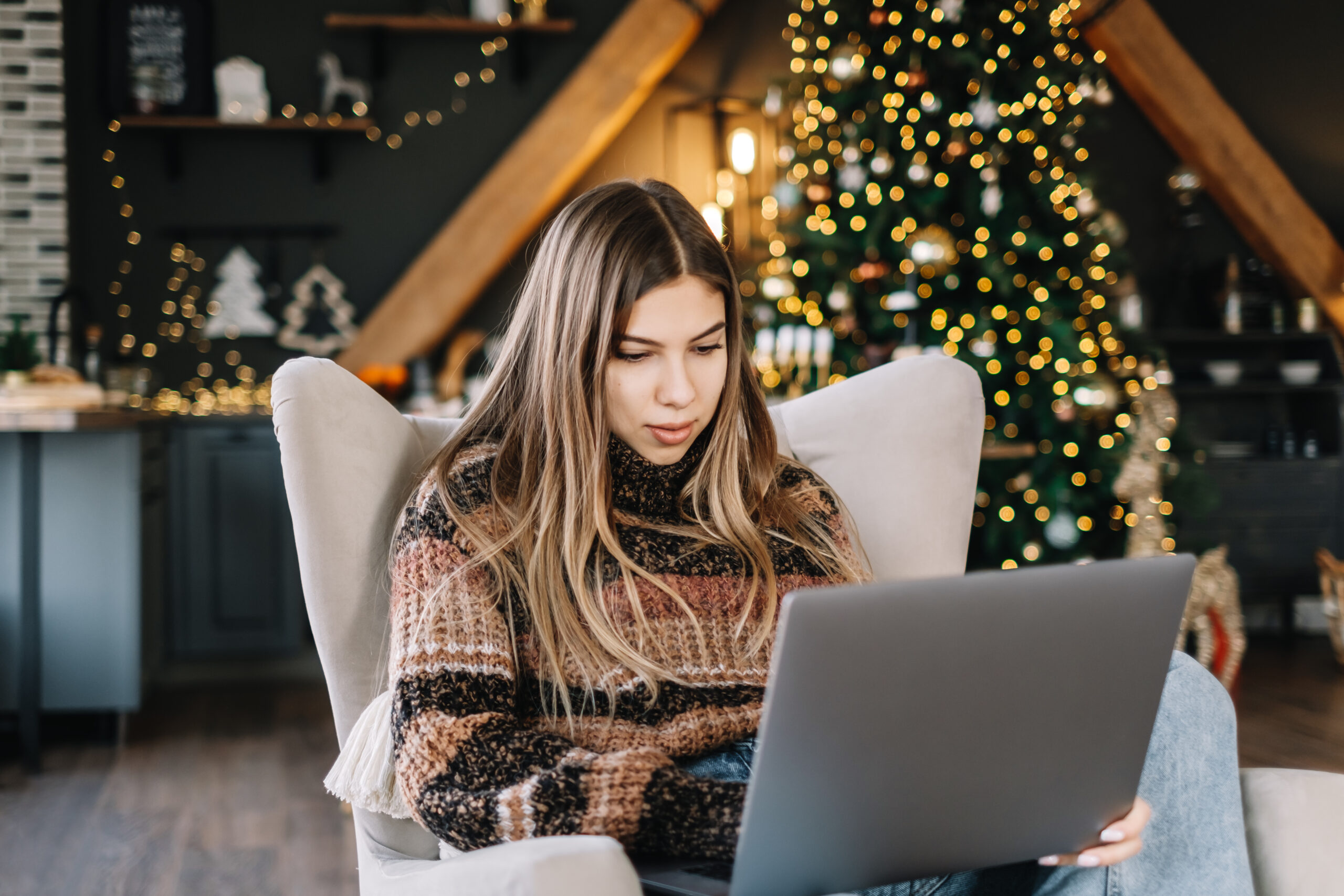5 Reasons to Continue Your Job Search Over the Holidays